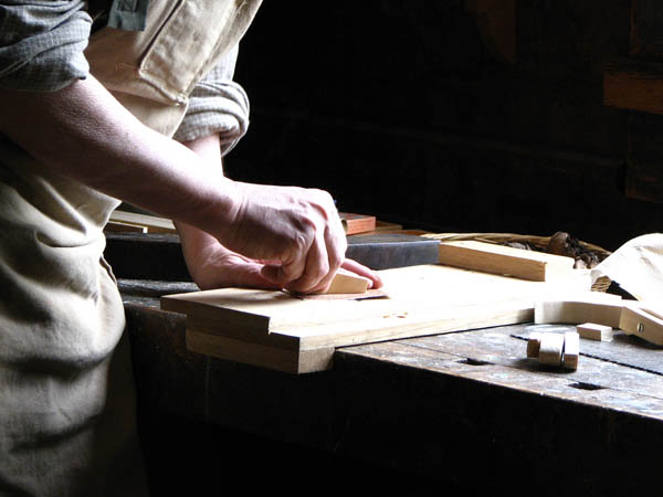 Nuestro equipo de profesionales cuenta  con muchos años de contrastada <strong>experiencia</strong> en el sector de la <strong>carpintería de madera en Ulldecona</strong>.